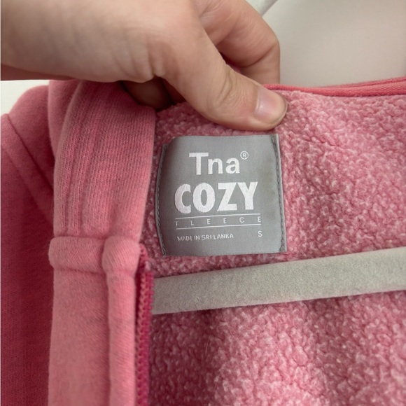 Aritzia TNA Cropped Hoodie - Picture 2 of 4